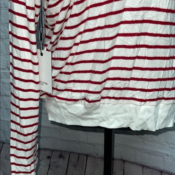 Soft & Comfy Hye Park & Lune Zippered Hooded Sweatshirt - Picture 7 of 12